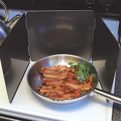 frying pan with a splatter protector