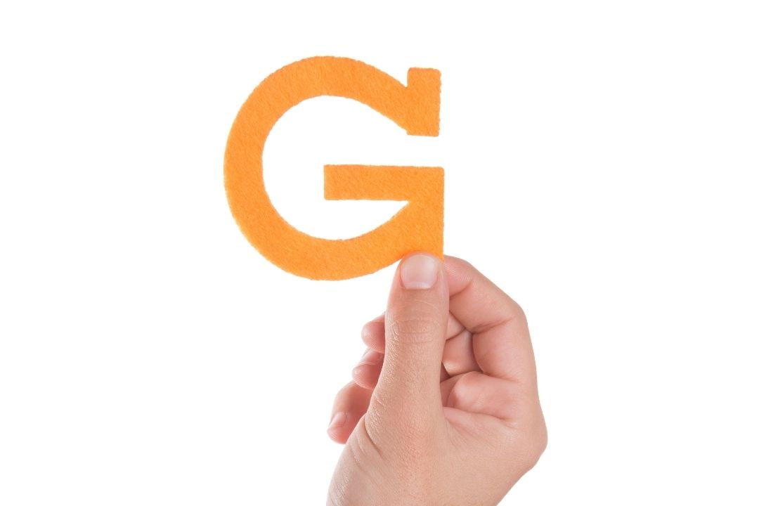 hand holding a letter g sign